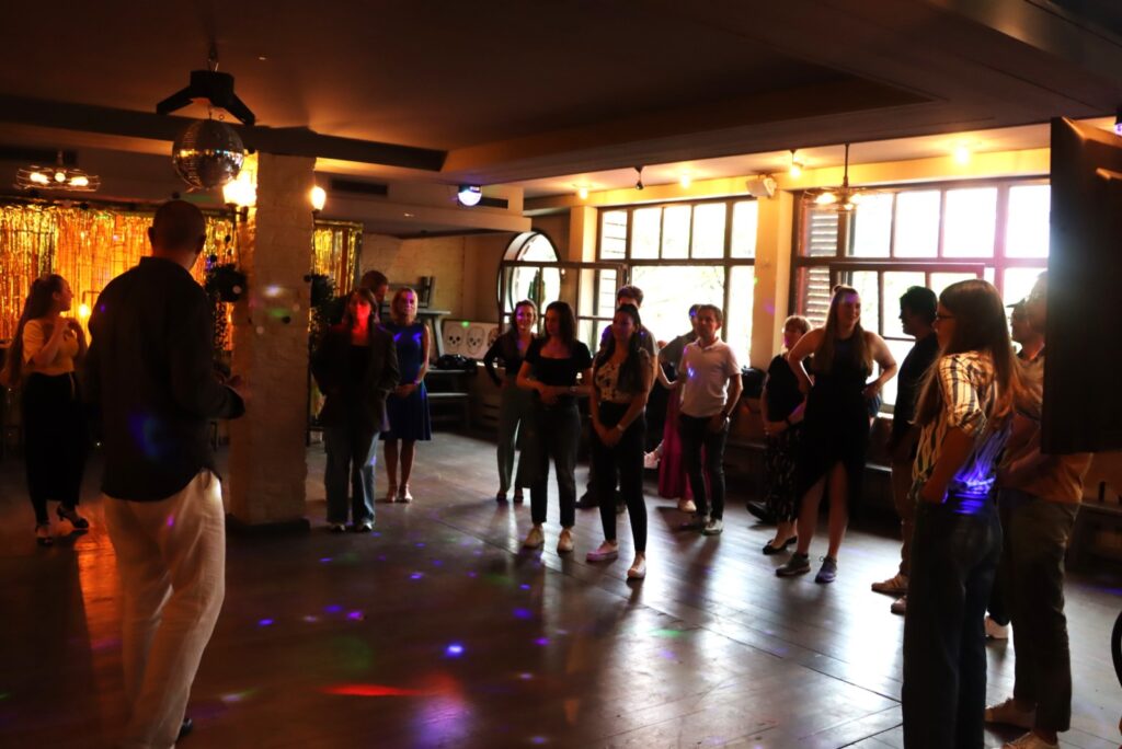 Neue Leute kennenlernen in Oldenburg beim Bachata-Tanzkurs